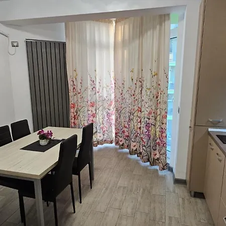 Crown & Plaja Sauna Piscina Gym Restaurants Năvodari