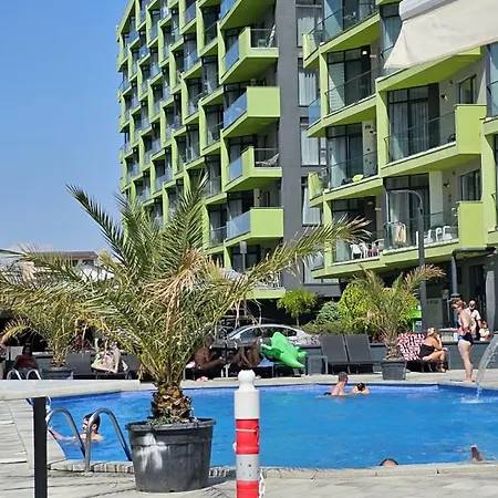 Crown & Plaja Sauna Piscina Gym Restaurants