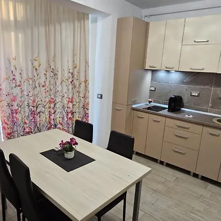 Appartamento Crown & Plaja Sauna Piscina Gym Restaurants Năvodari