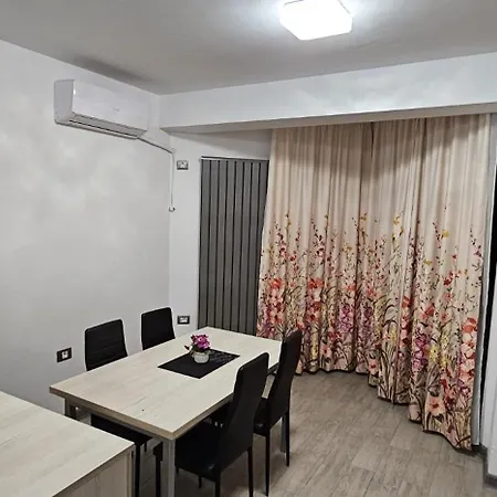 Appartamento Crown & Plaja Sauna Piscina Gym Restaurants Năvodari