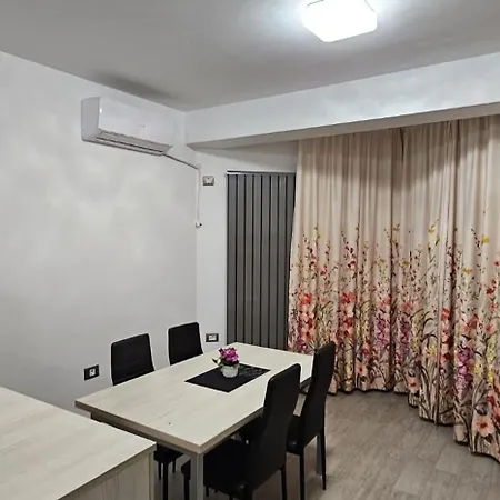 Crown & Plaja Sauna Piscina Gym Restaurants Appartamento Năvodari