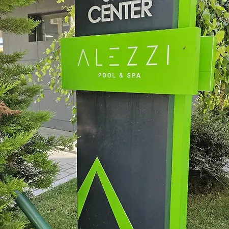 Crown & Plaja Sauna Piscina Gym Restaurants *