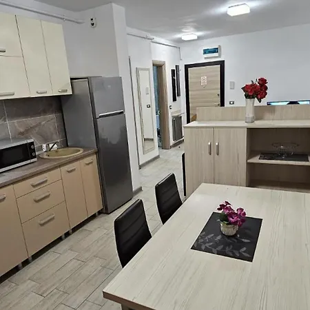 Crown & Plaja Sauna Piscina Gym Restaurants * Năvodari