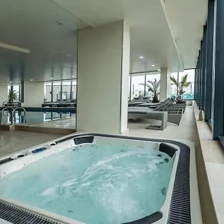 Appartement Crown & Plaja Sauna Piscina Gym Restaurants Năvodari