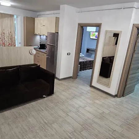 Crown & Plaja Sauna Piscina Gym Restaurants